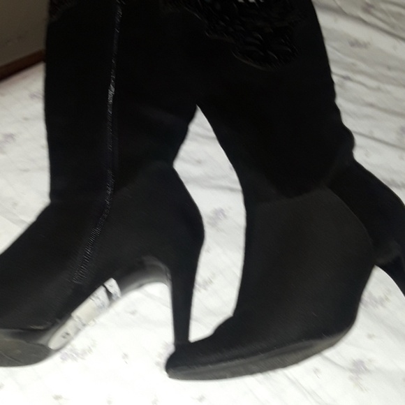 Boots - Picture 2 of 7